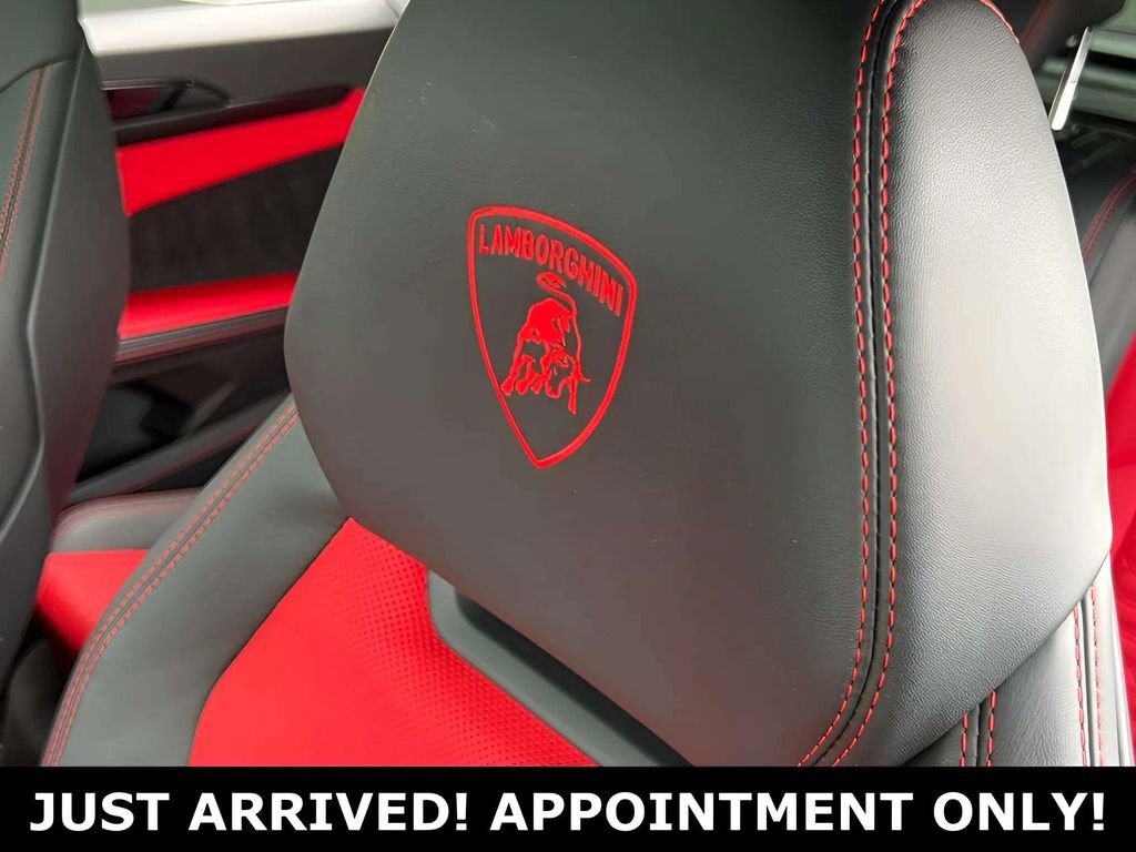 Used 2022 Lamborghini Urus AWD/4WD image 31