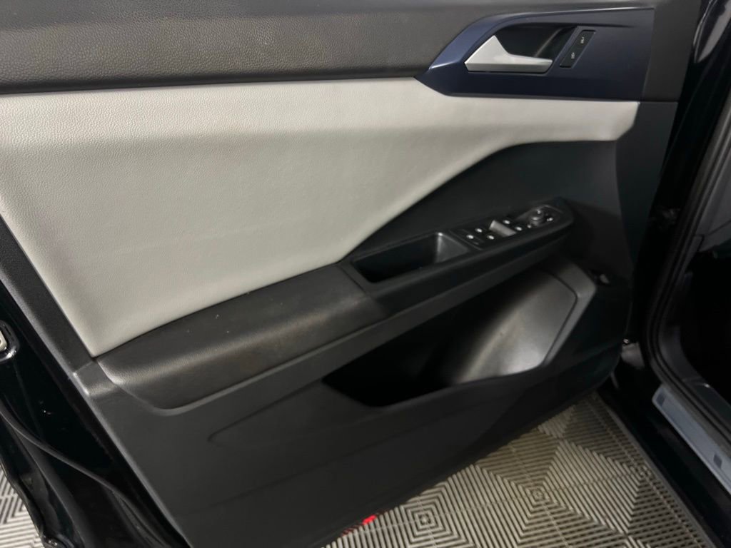 Used 2022 Volkswagen Taos SE image 25