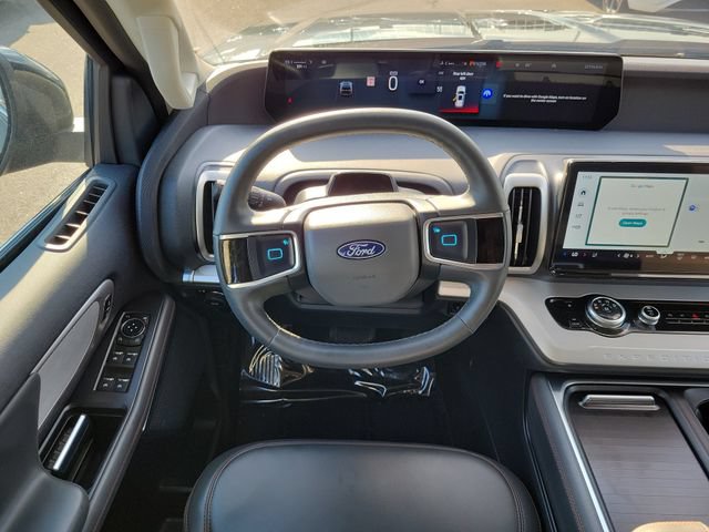 Certified 2025 Ford Expedition Active AWD/4WD image 11