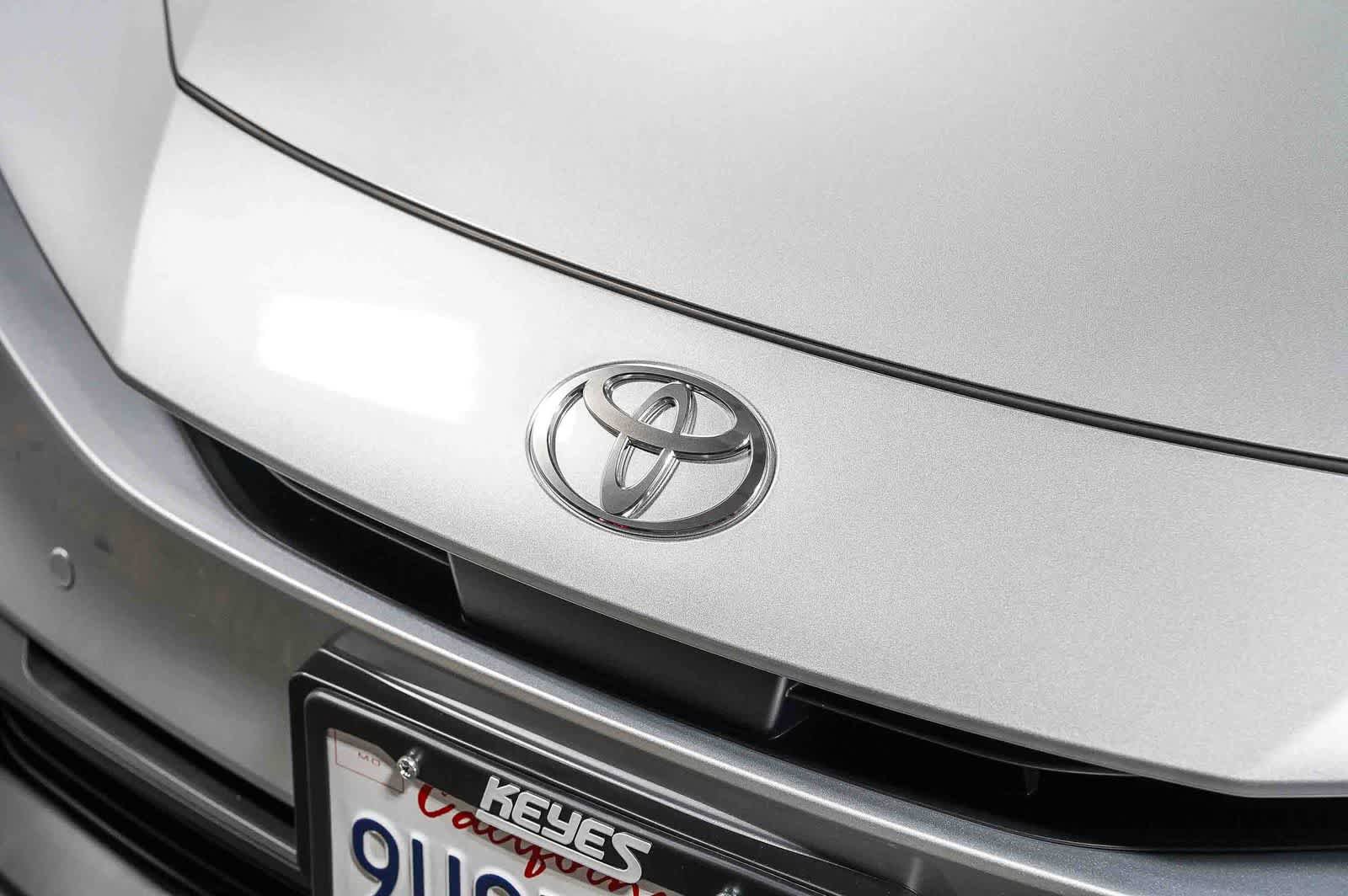 Used 2025 Toyota Prius LE FWD image 8