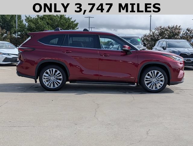 Certified 2024 Toyota Highlander Platinum AWD/4WD image 4