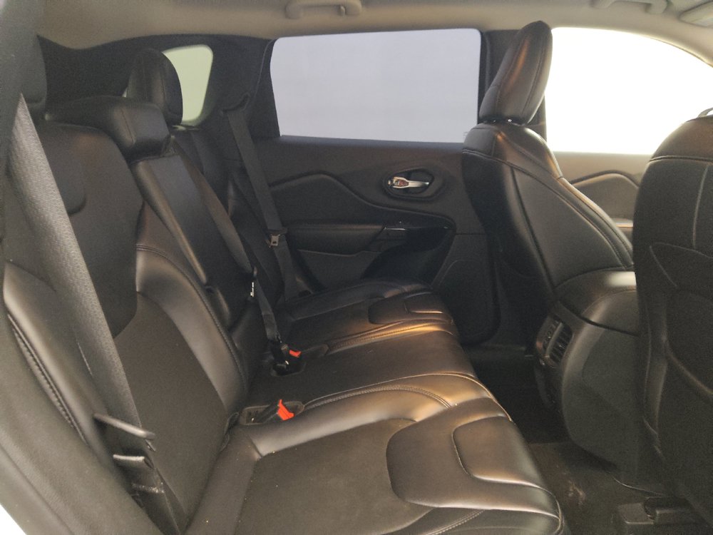 Used 2019 Jeep Cherokee Latitude Plus AWD/4WD image 19