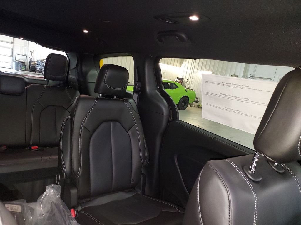New 2026 Chrysler Pacifica Select image 14