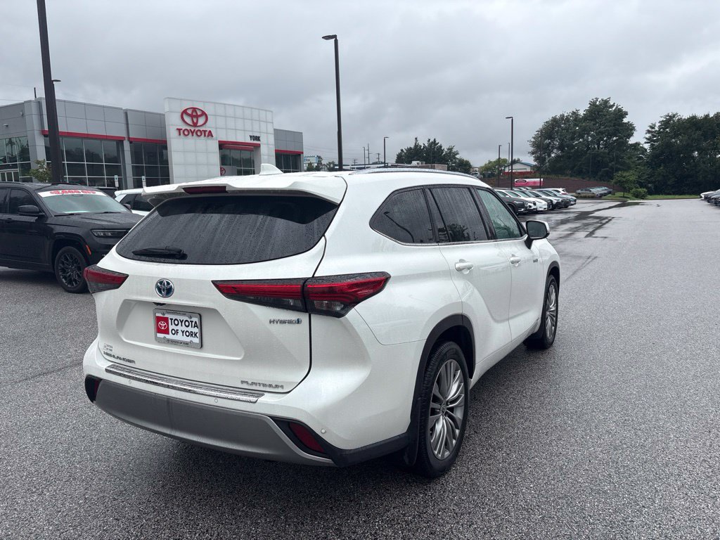 Used 2021 Toyota Highlander Platinum AWD/4WD image 3