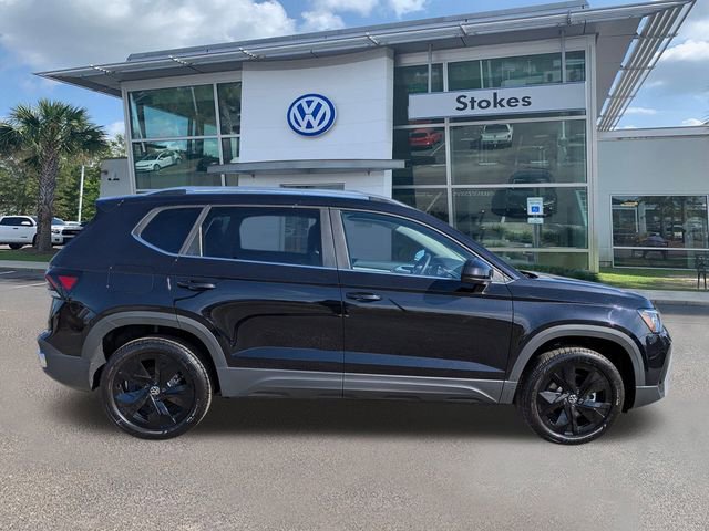 New 2026 Volkswagen Taos SE FWD image 3
