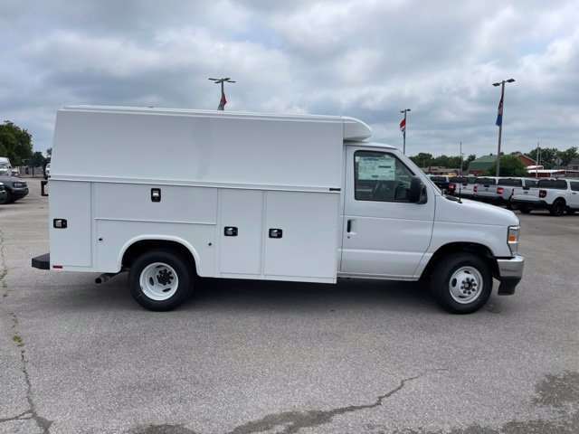 New 2027 Ford E-350 and Econoline 350 Super Duty w/ Power Equipment Group RWD image 13