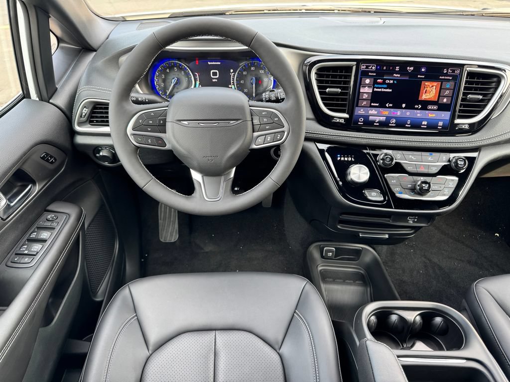 New 2027 Chrysler Pacifica Select FWD image 17