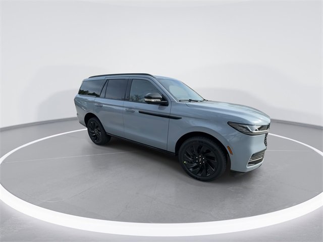 New 2025 Lincoln Navigator Reserve w/ Jet Appearance Package image 2