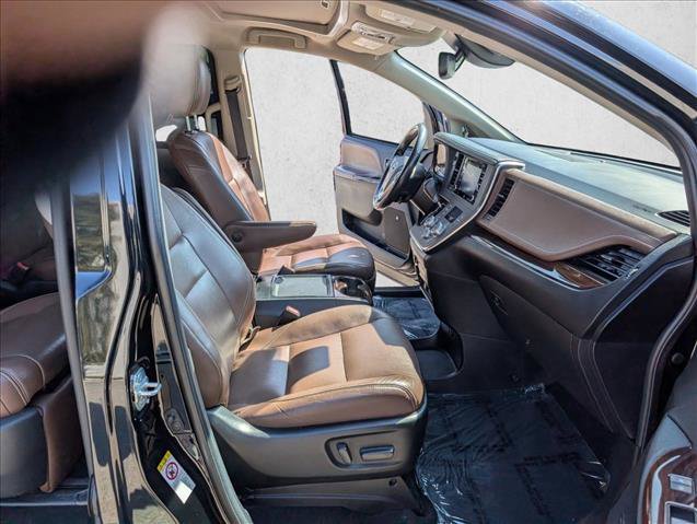 Used 2019 Toyota Sienna Limited Premium w/ Carpet Mat Package FWD image 19
