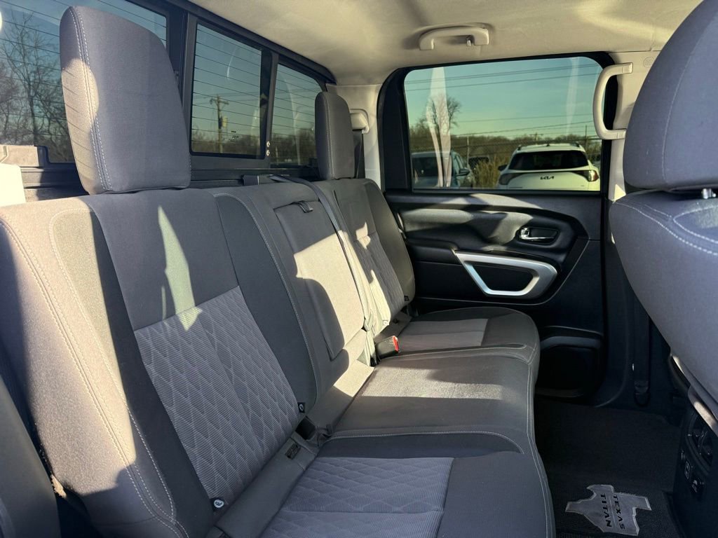 Used 2020 Nissan Titan SV w/ SV Convenience Package image 21