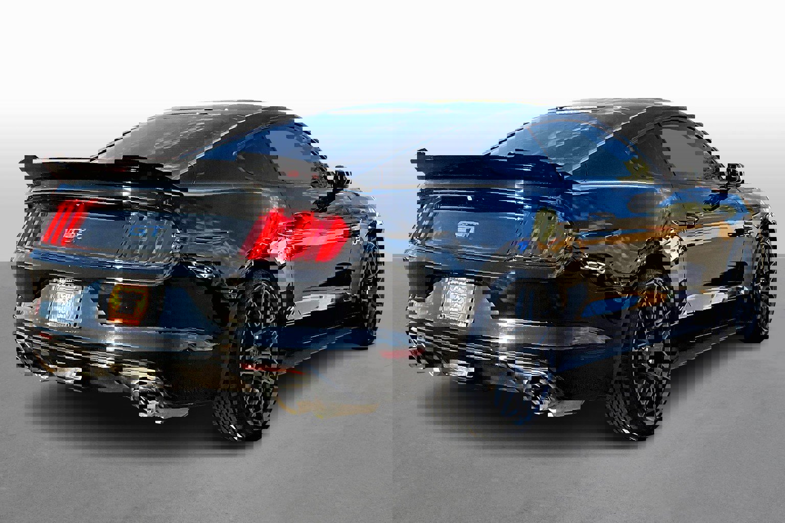 Used 2016 Ford Mustang GT image 2