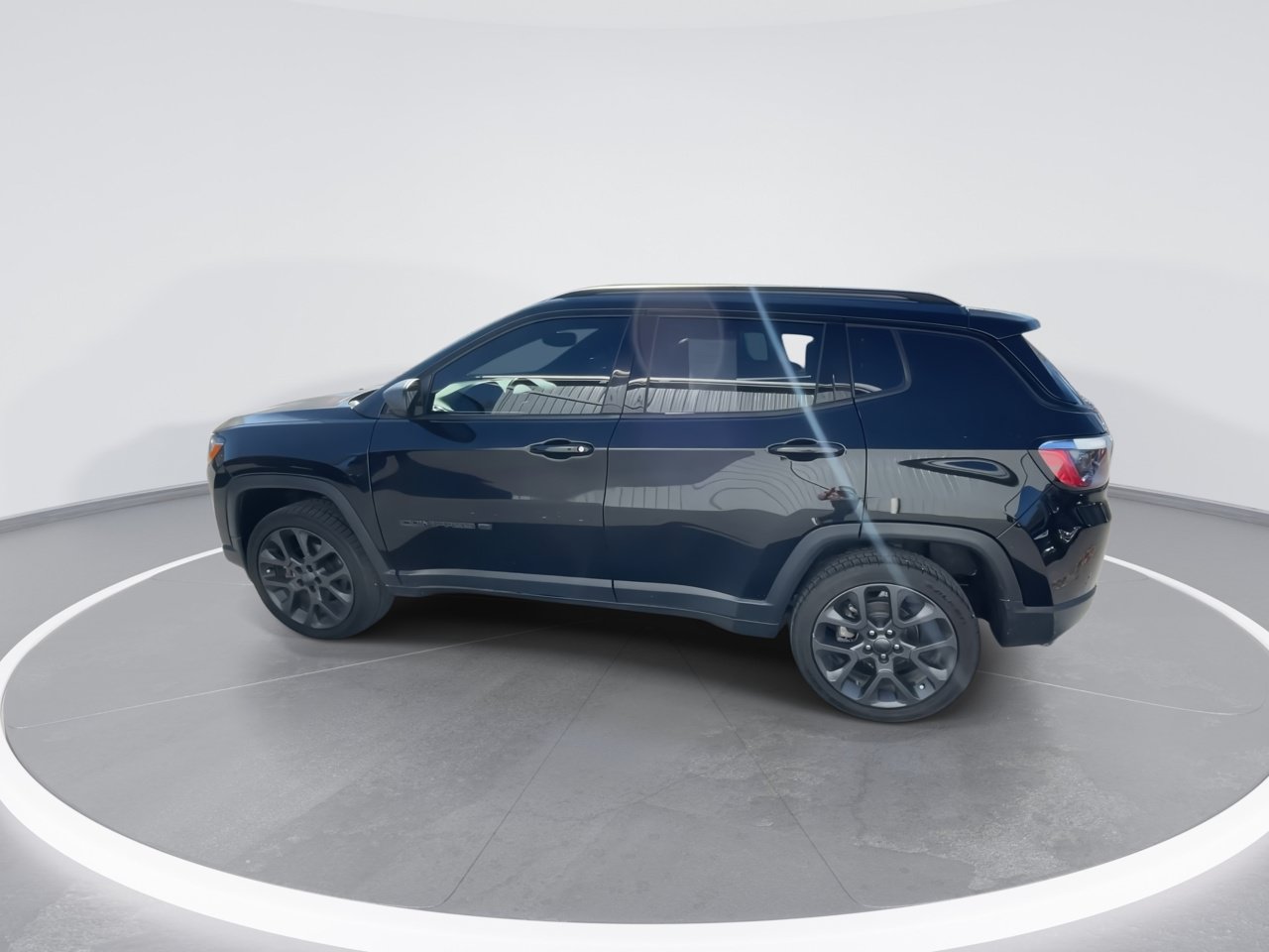 Used 2021 Jeep Compass Latitude w/ Sun and Sound Group AWD/4WD image 5
