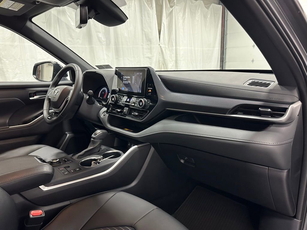 Used 2025 Toyota Highlander XSE image 66