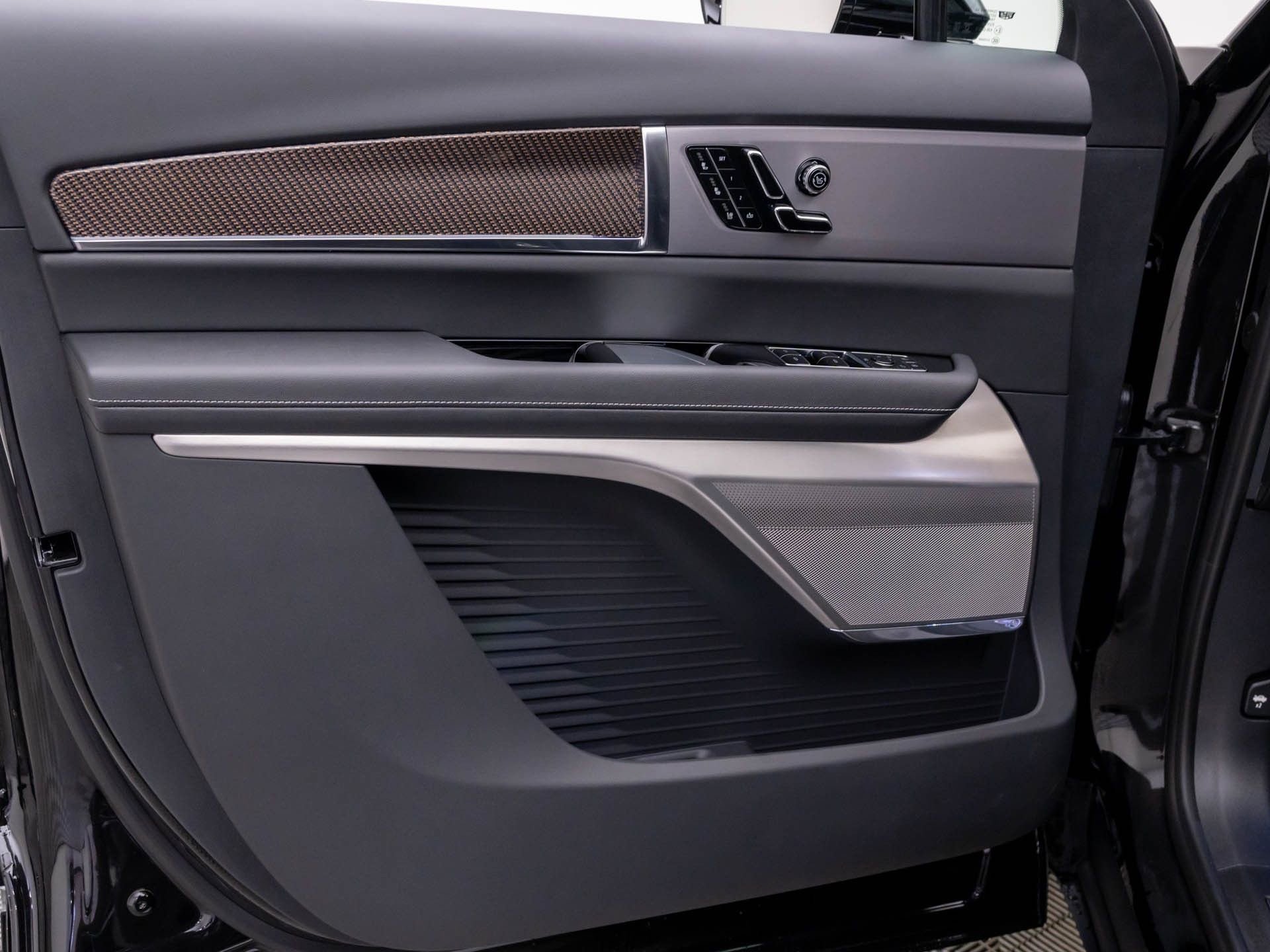 New 2026 Cadillac Vistiq Luxury AWD/4WD image 14