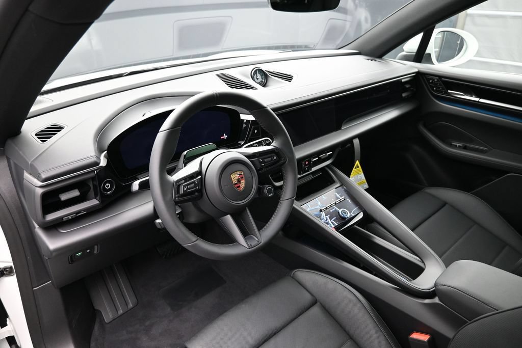 New 2026 Porsche Macan 4 Electric AWD/4WD image 4