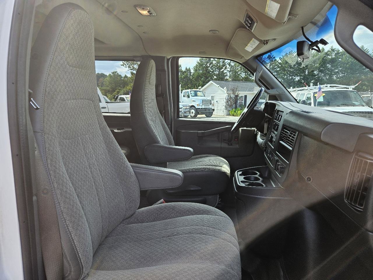 Used 2020 Chevrolet Express 3500 LS RWD image 27