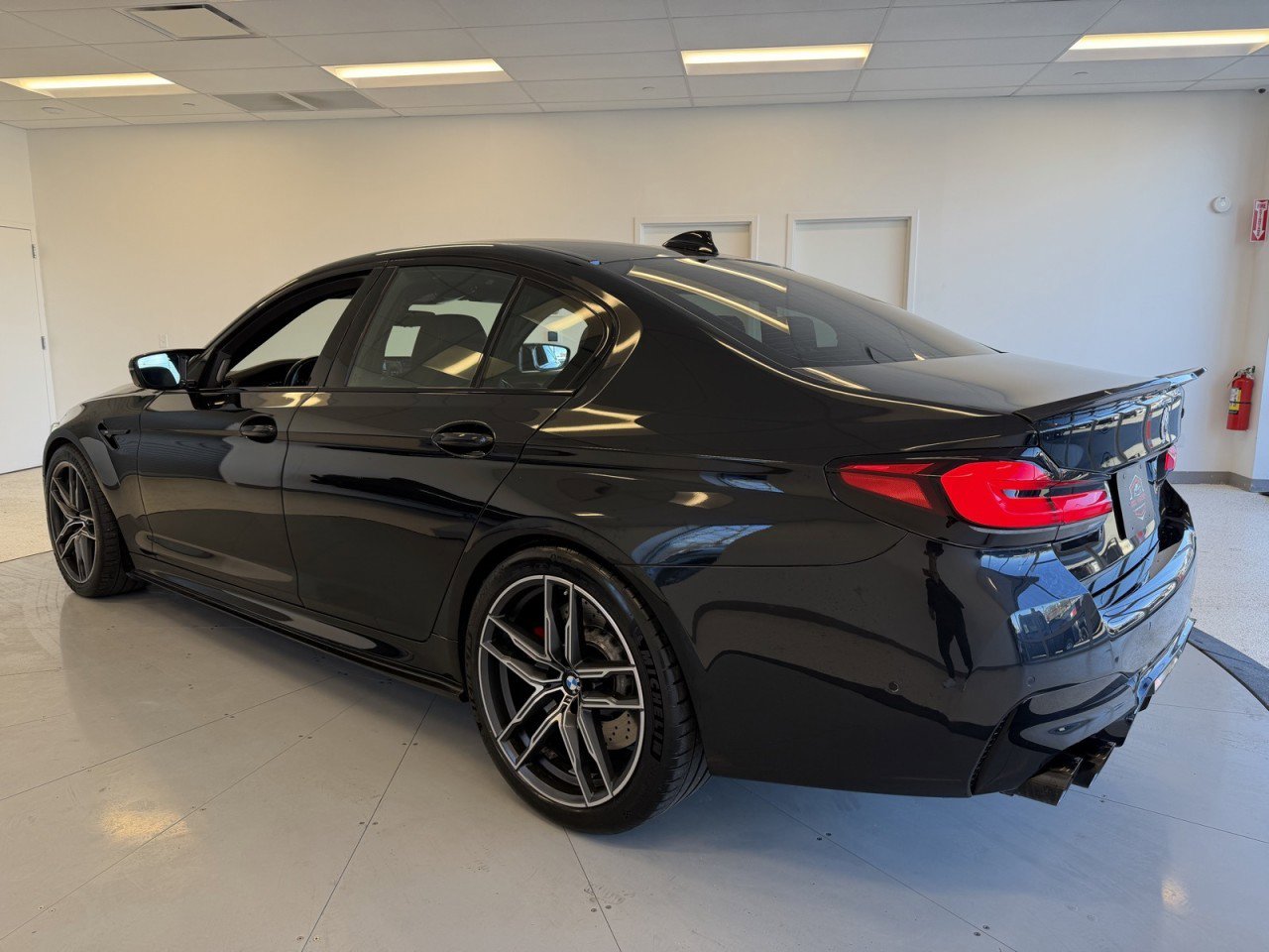 Used 2022 BMW M5 w/ Executive Package image 5
