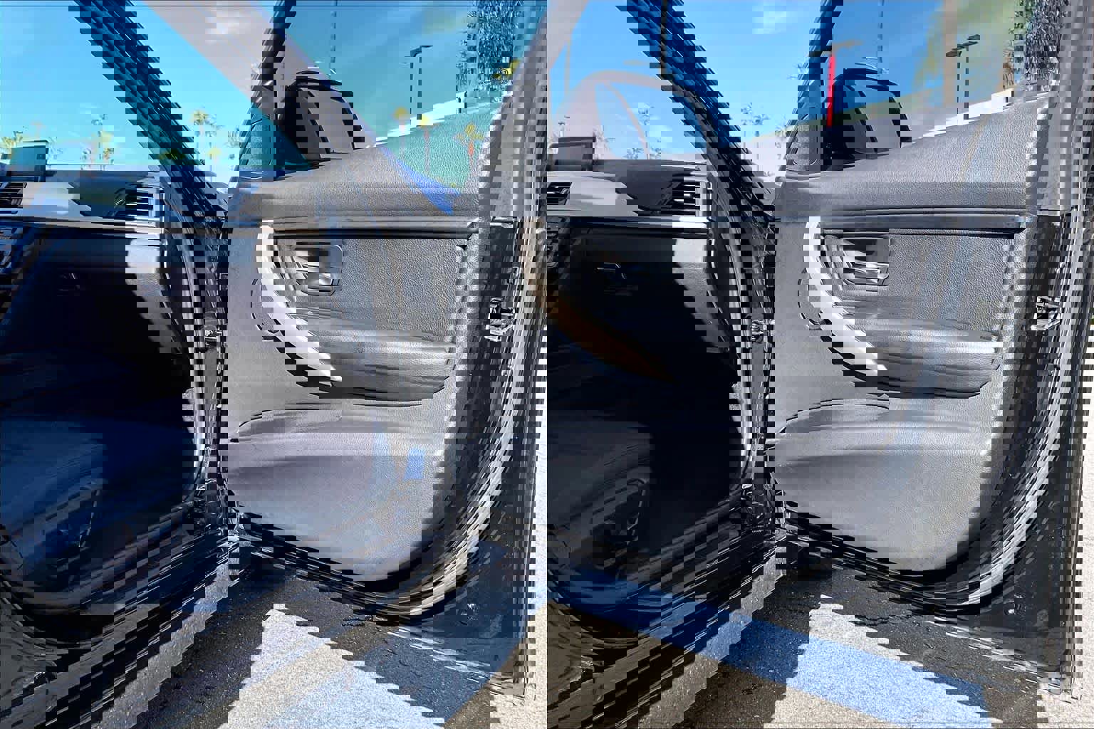 Used 2014 BMW 320i Sedan image 22