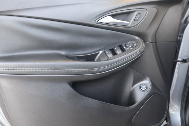 Used 2022 Buick Encore GX Select w/ Sport Touring Package FWD image 12