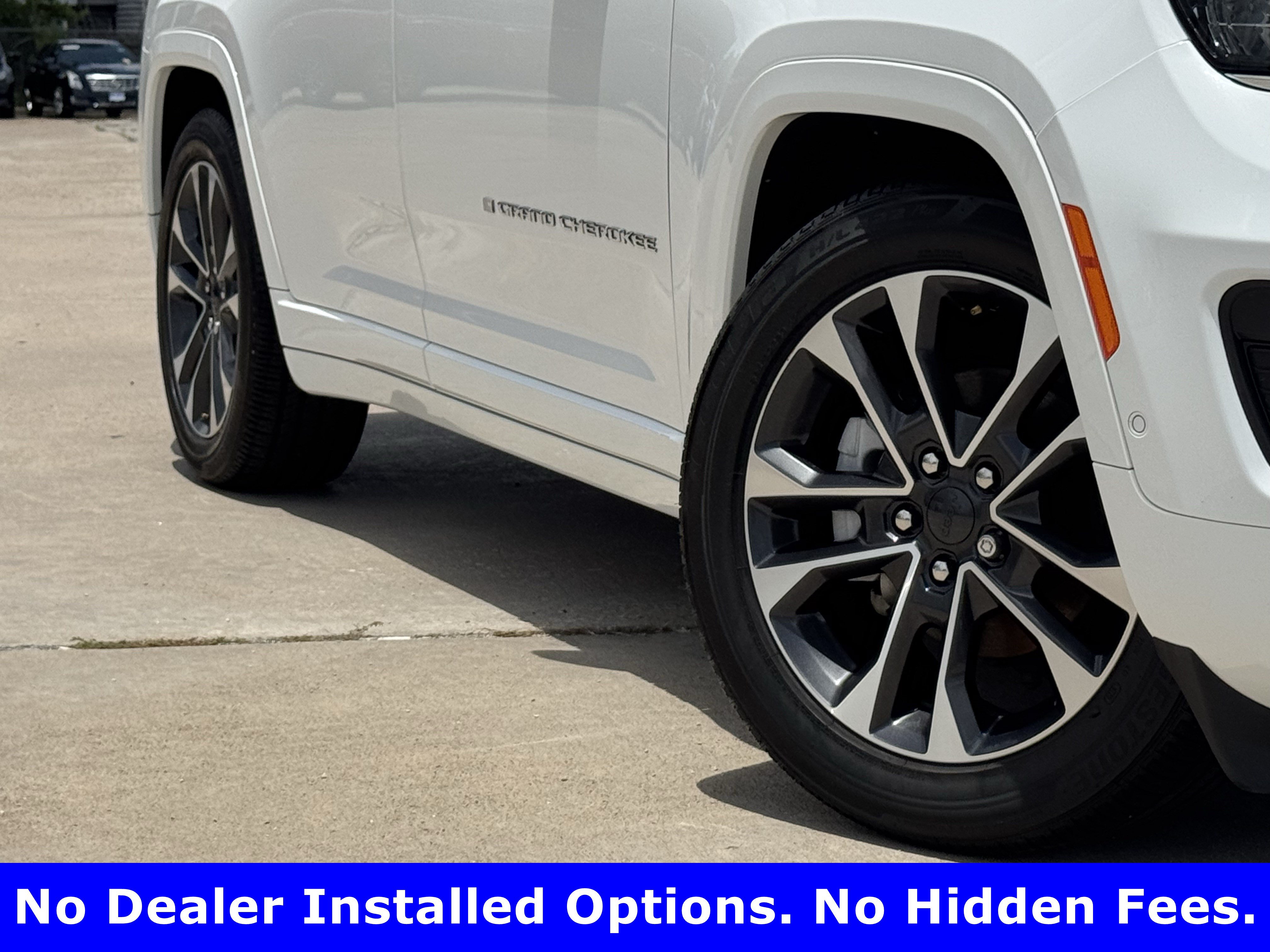 Used 2024 Jeep Grand Cherokee Overland w/ Luxury Tech Group IV AWD/4WD image 3