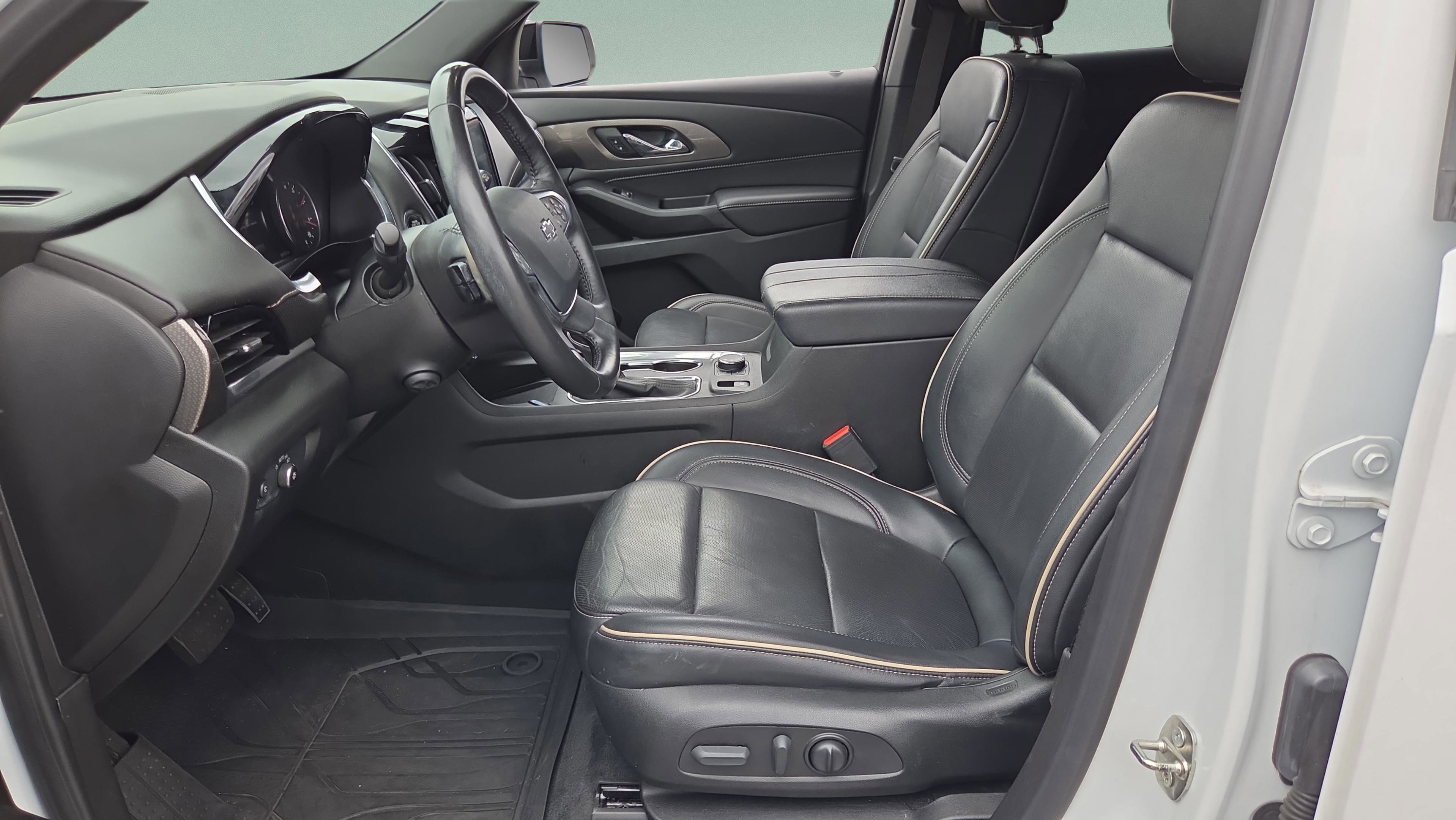 Used 2022 Chevrolet Traverse Premier w/ Redline Edition FWD image 9