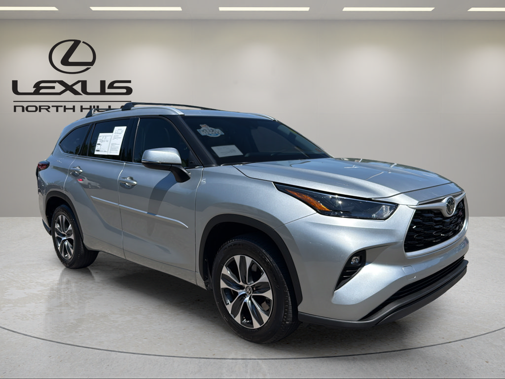 Used 2022 Toyota Highlander XLE FWD image 4