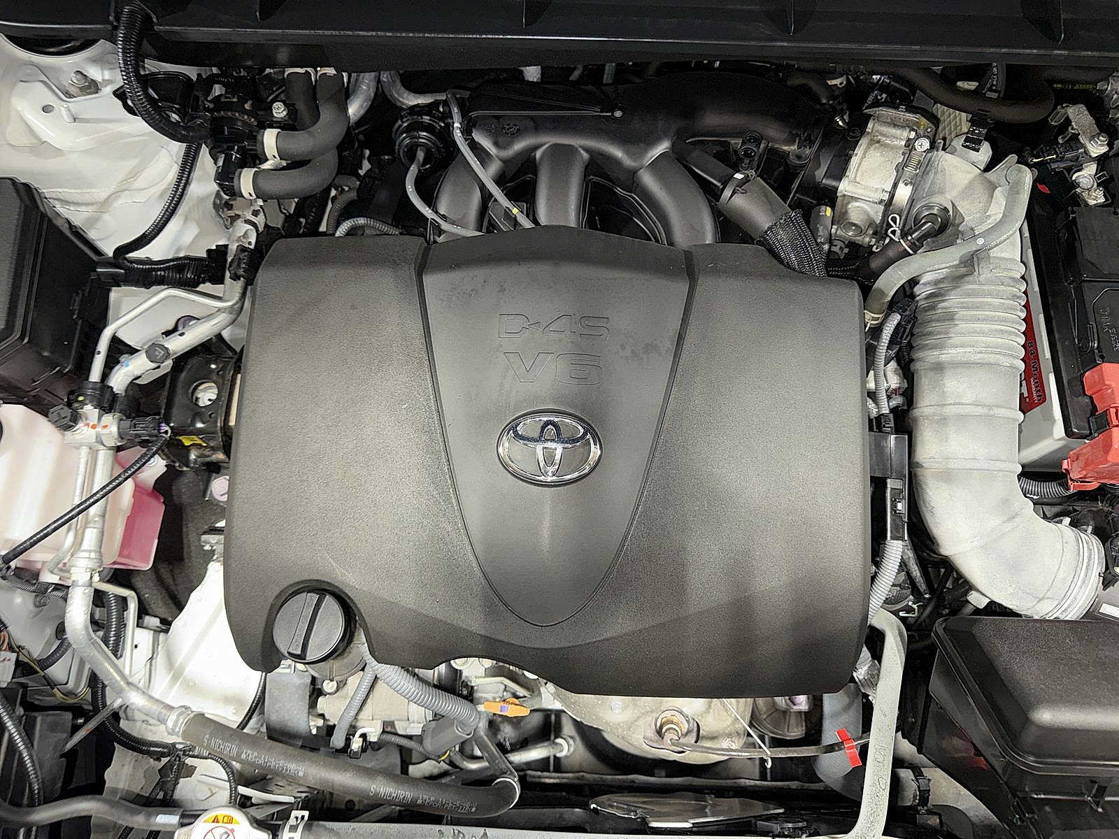 Used 2022 Toyota Highlander XLE AWD/4WD image 12