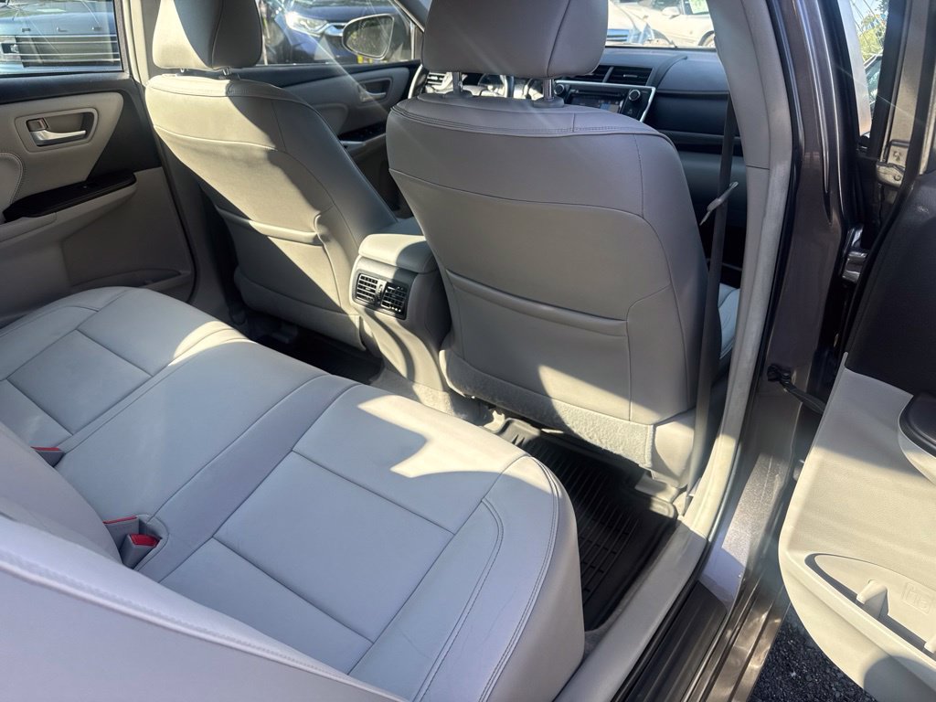Used 2015 Toyota Camry XLE w/ Moonroof Package FWD image 35