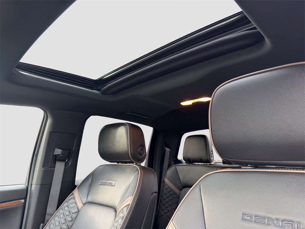 Used 2026 GMC Canyon Denali image 6