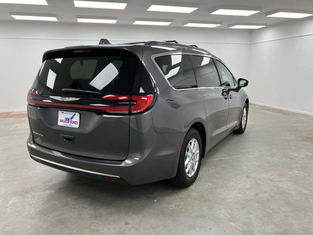 Used 2022 Chrysler Pacifica Touring-L FWD image 5