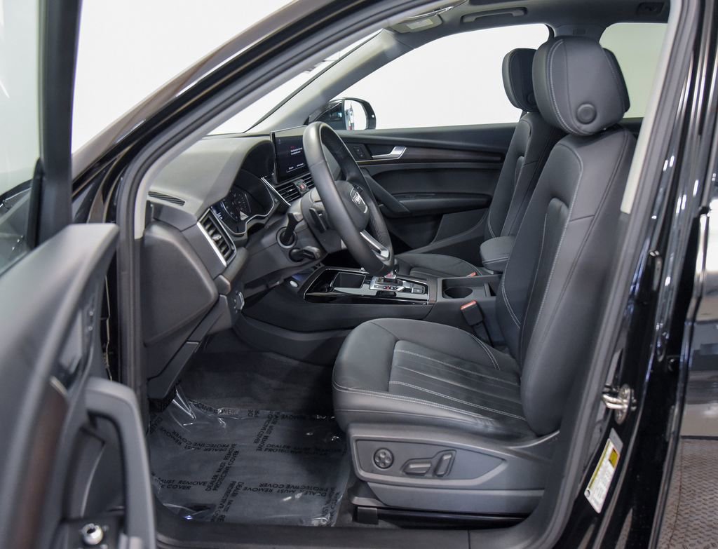Used 2023 Audi Q5 2.0T Premium w/ Convenience Package image 9