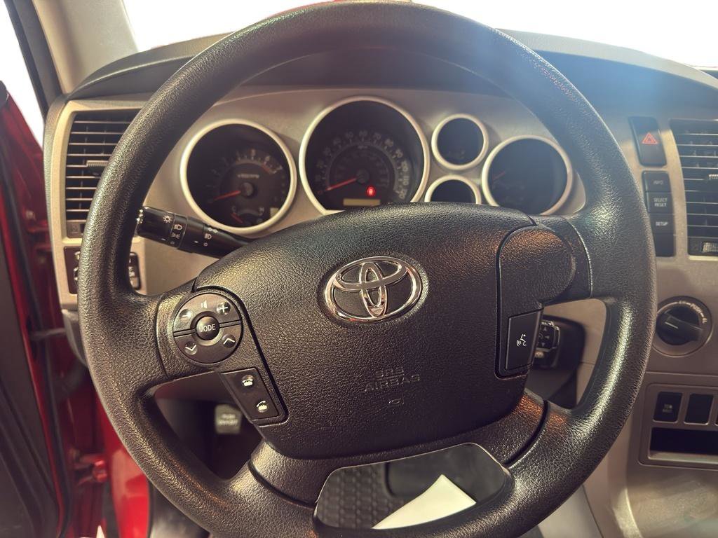 Used 2013 Toyota Tundra 4x4 CrewMax image 16