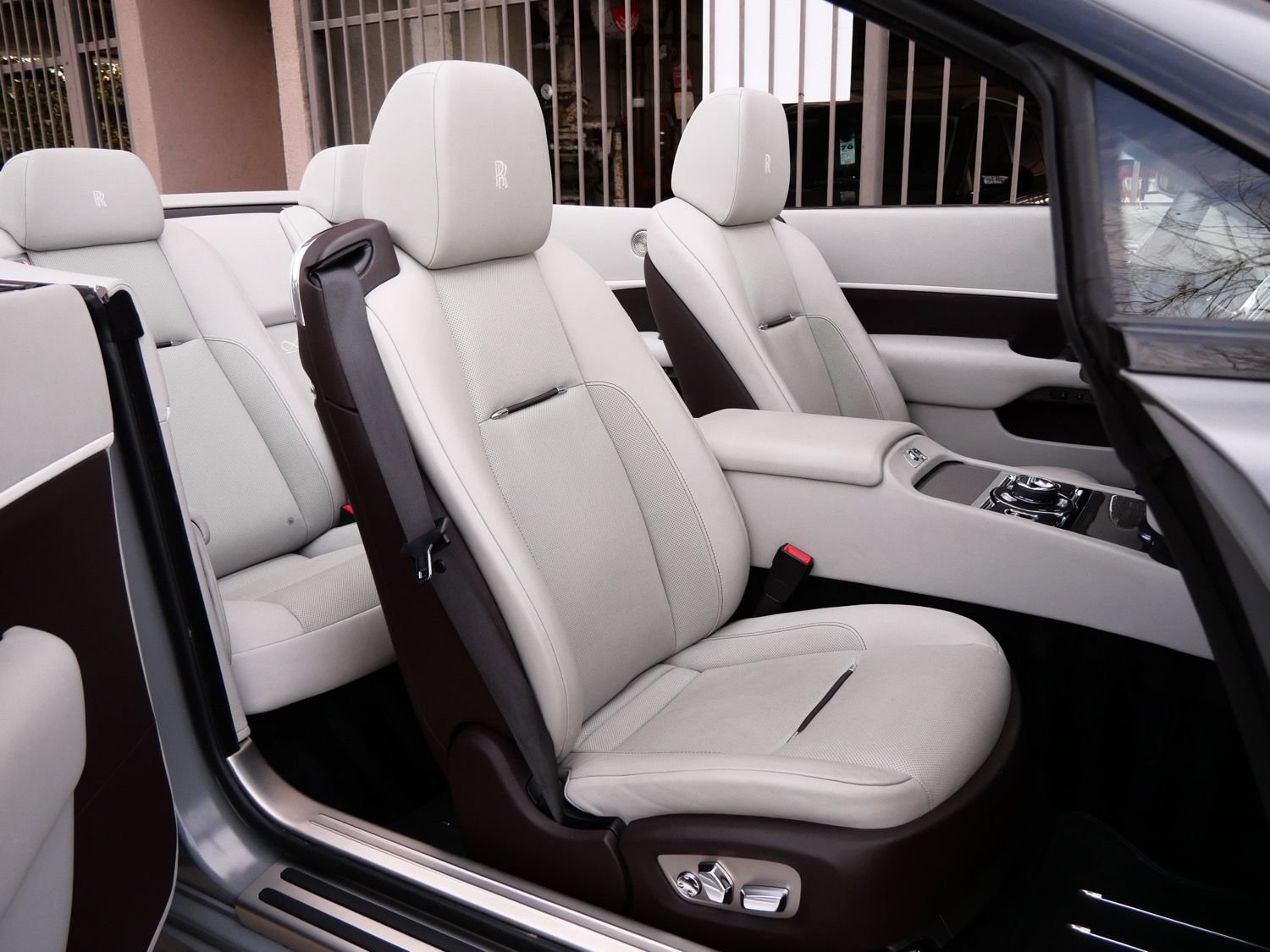 Certified 2019 Rolls-Royce Dawn RWD image 33