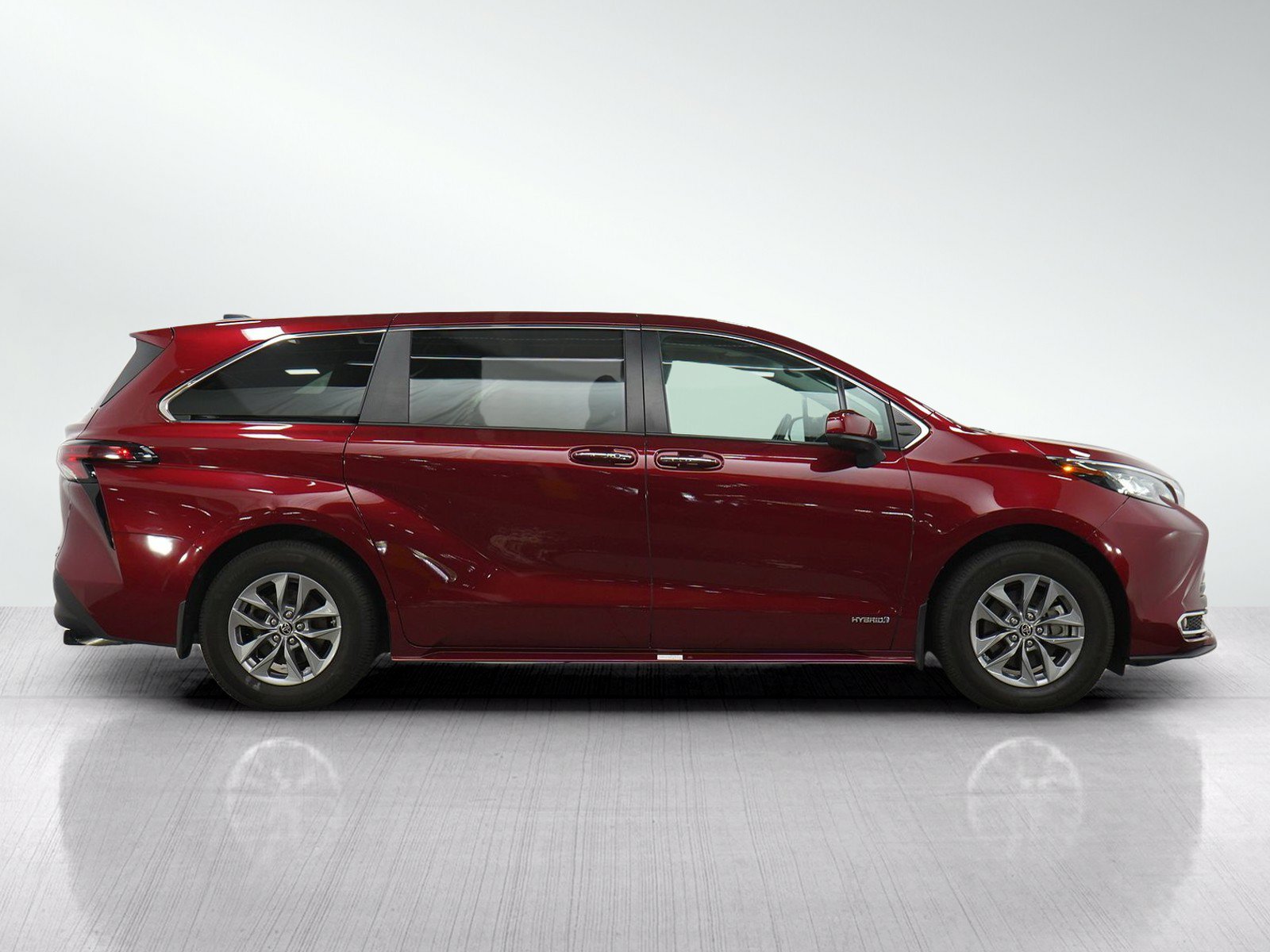 Used 2021 Toyota Sienna XLE AWD/4WD image 6