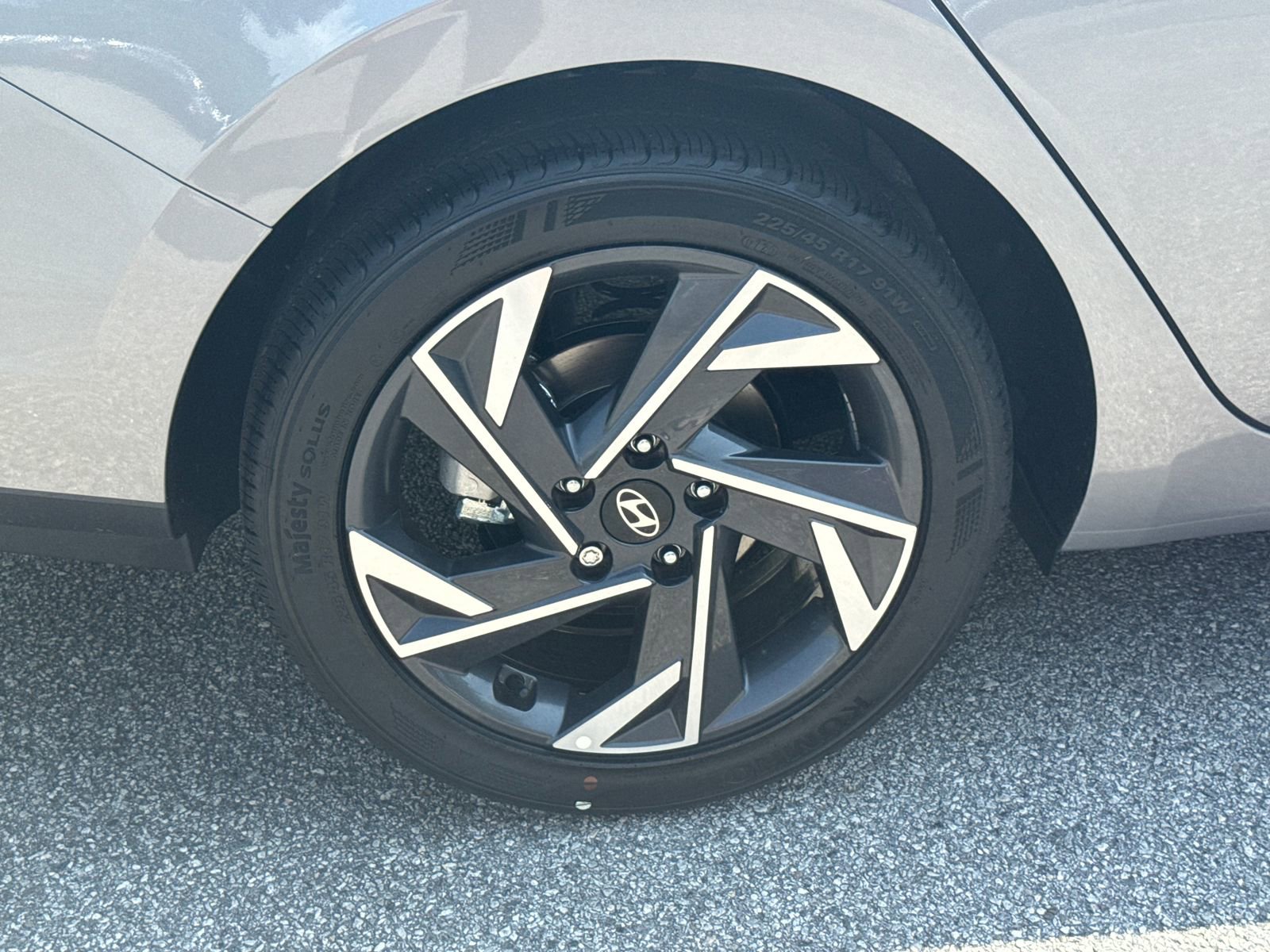Used 2025 Hyundai Elantra Sport FWD image 17