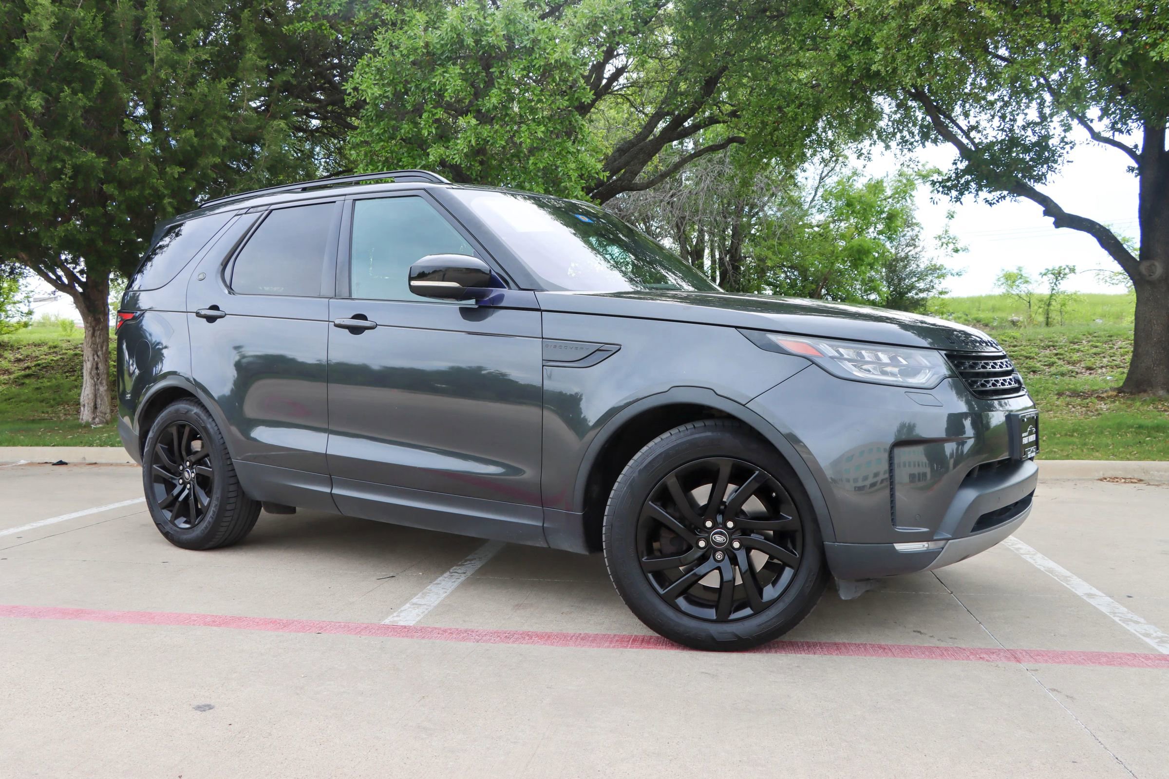 Used 2017 Land Rover Discovery HSE AWD/4WD image 1