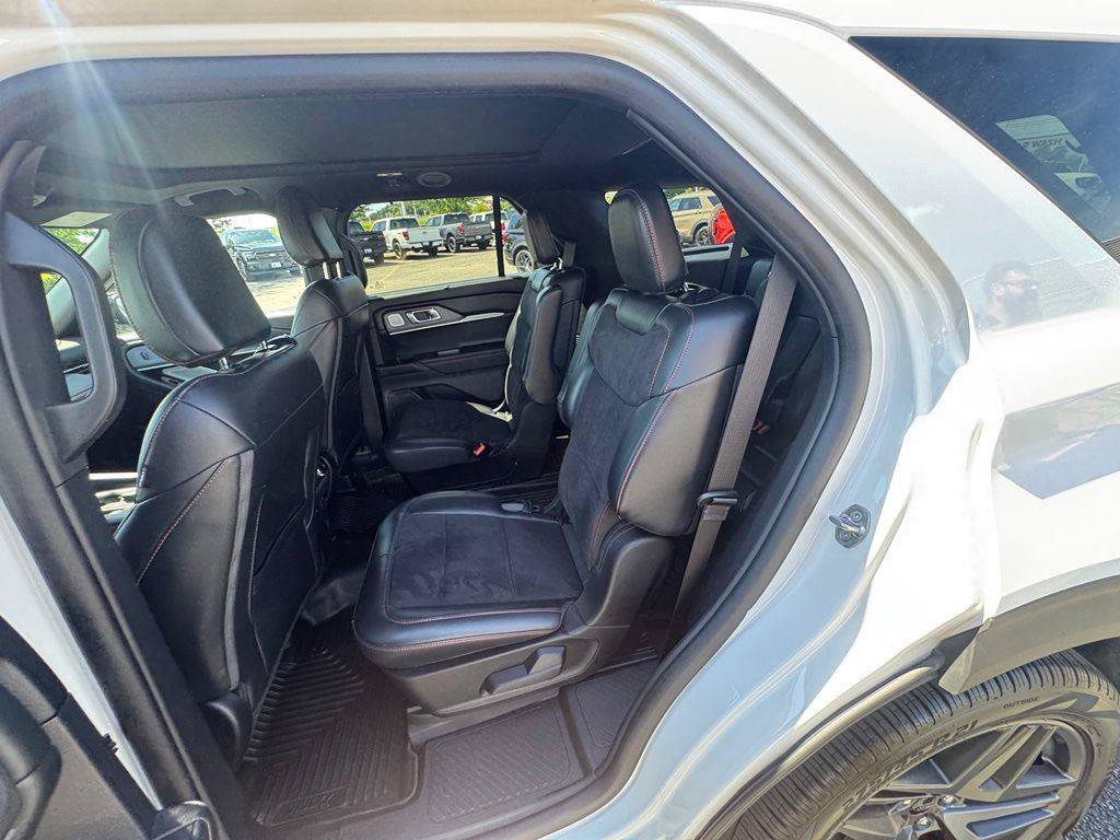 Certified 2025 Ford Explorer ST AWD/4WD image 13