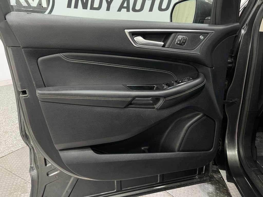Used 2020 Ford Edge Titanium w/ Equipment Group 301A image 15