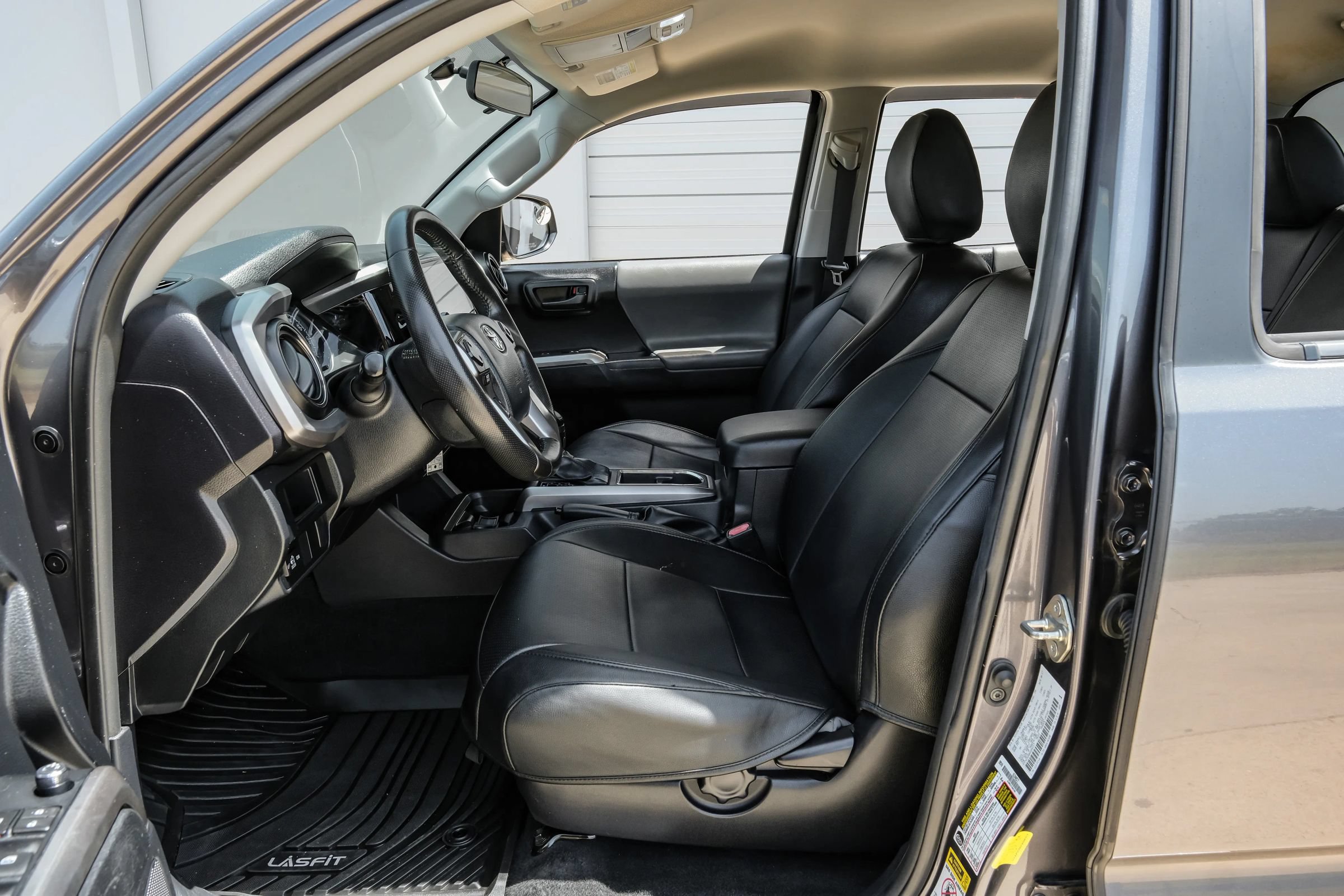 Used 2017 Toyota Tacoma SR5 RWD image 4