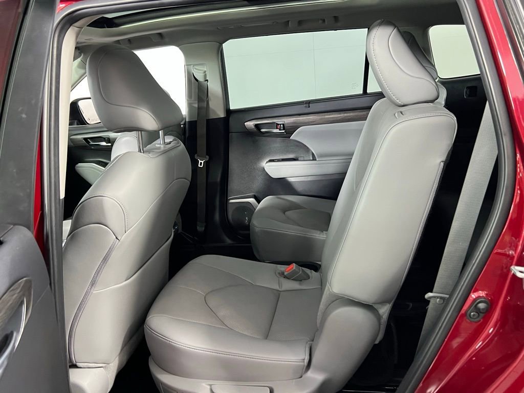 Used 2024 Toyota Highlander Platinum image 23