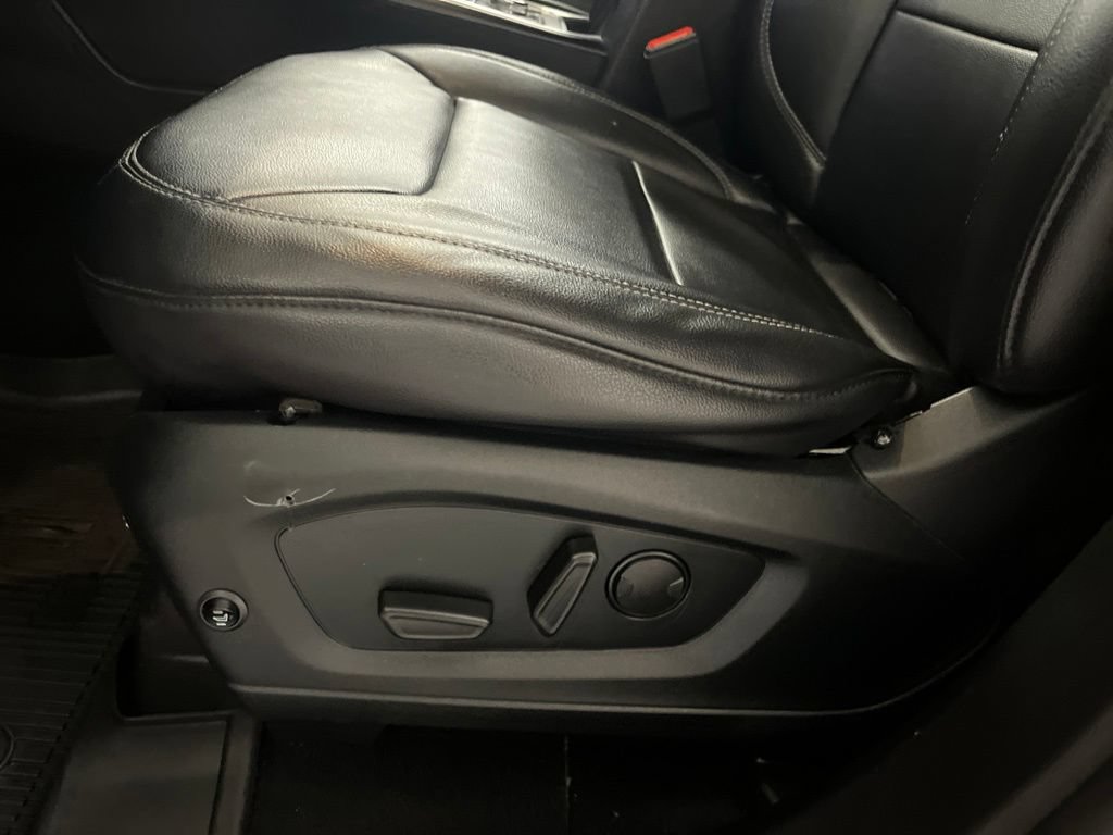 Used 2020 Ford Explorer XLT w/ Equipment Group 202A AWD/4WD image 55