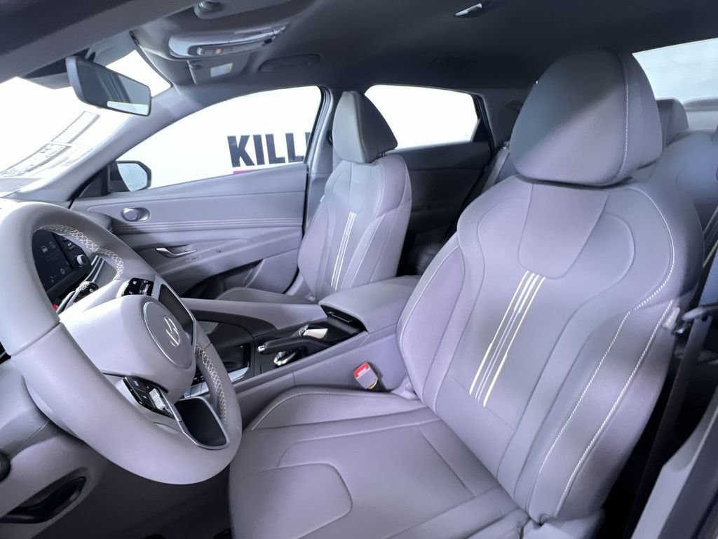 Used 2025 Hyundai Elantra Sport image 13