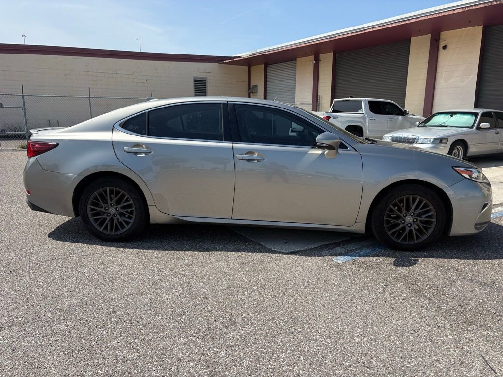 Used 2018 Lexus ES 350 350 w/ Premier Package image 2