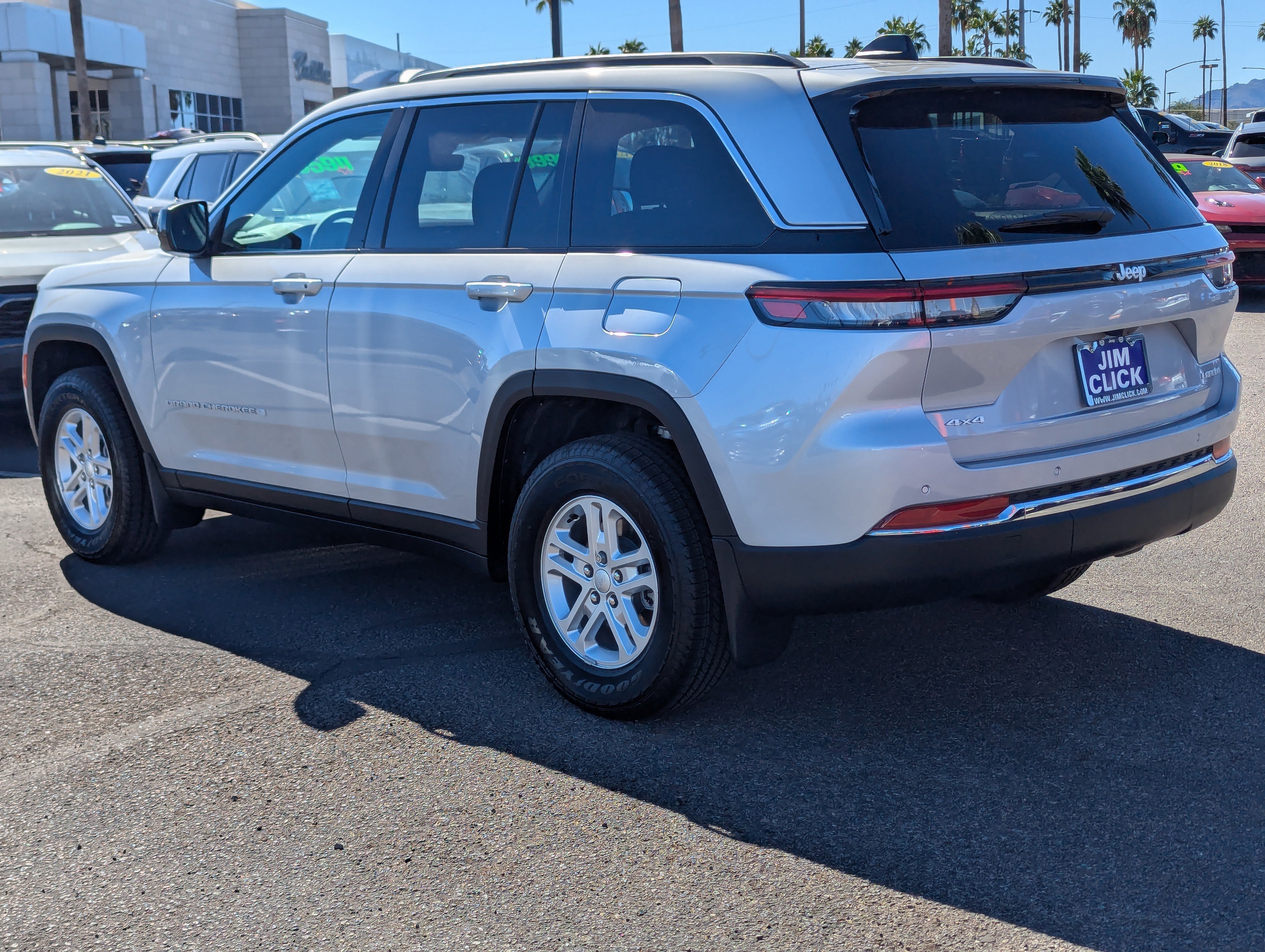 New 2025 Jeep Grand Cherokee Laredo image 4