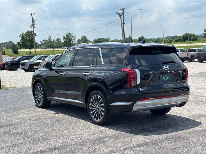 Used 2024 Hyundai Palisade Calligraphy AWD/4WD image 3