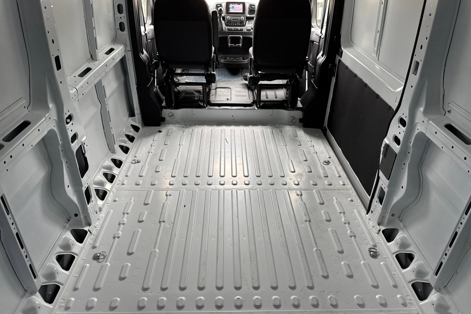 New 2026 RAM ProMaster 2500 w/ Quick Order Package 22G SLT image 13