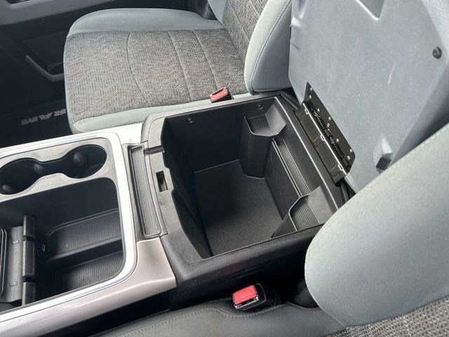 Used 2017 RAM 1500 Classic SLT w/ SLT Plus D￩cor Group AWD/4WD image 29