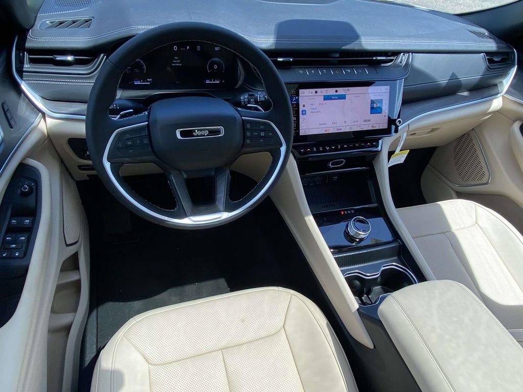 New 2026 Jeep Grand Cherokee Limited w/ Luxury Tech Group II RWD image 40