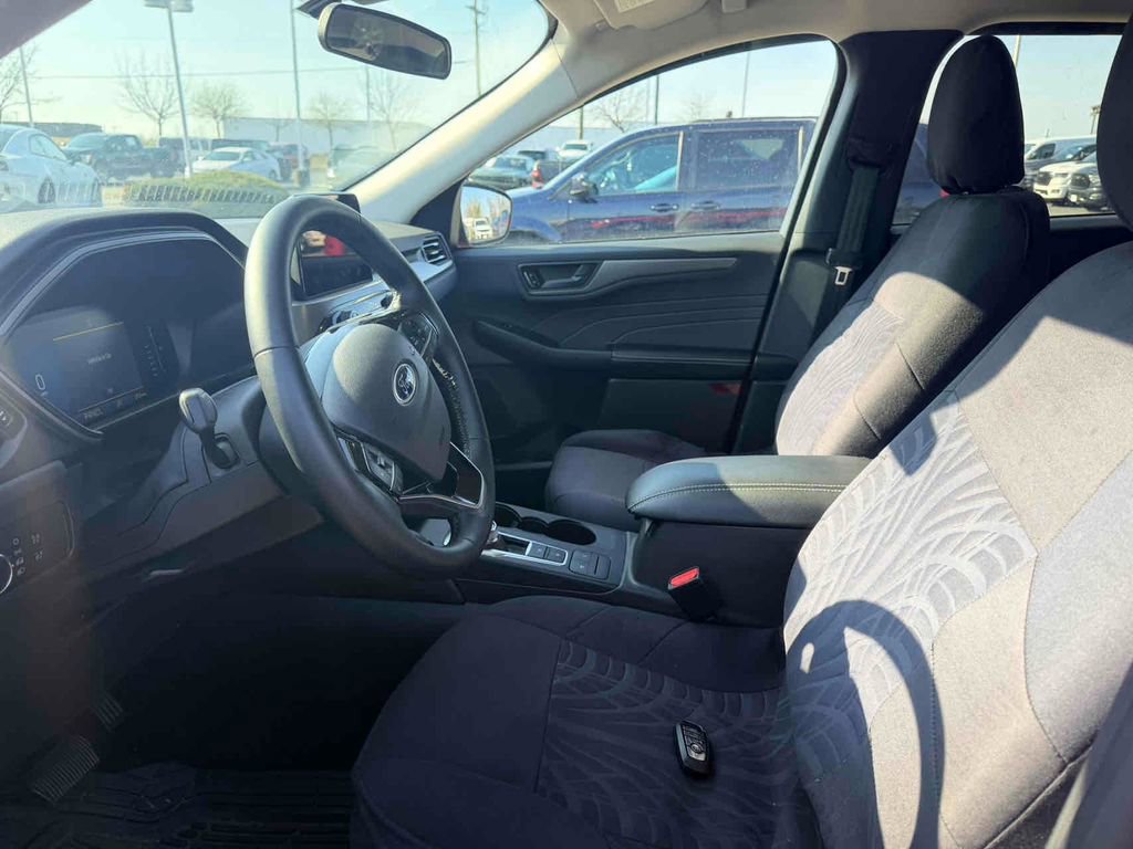Used 2024 Ford Escape Active image 11