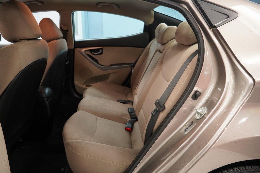 Used 2015 Hyundai Elantra SE image 23